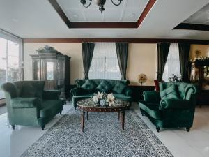 Baan Chao Khun Hotel的休息区