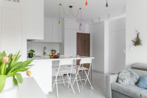 Zdjęcie z galerii obiektu Tree&Lake Apartament Warszawa w mieście Ząbki