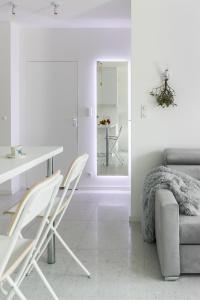 Zdjęcie z galerii obiektu Tree&Lake Apartament Warszawa w mieście Ząbki +15 zdjęć