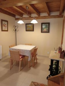 a dining room with a white table and chairs at La Texuca in Carreña de Cabrales 