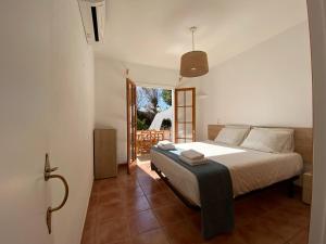 Posteľ alebo postele v izbe v ubytovaní Villa con piscina privada y gran jardín