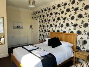 Кровать или кровати в номере Cairn House