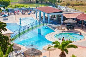 Bazén v ubytování Corali Hotel nebo v jeho okolí
