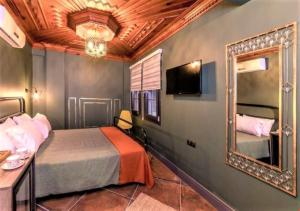 Кровать или кровати в номере Sunset Hotel Marmaris