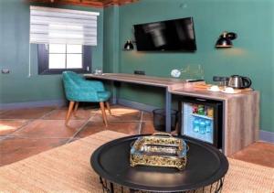 Телевизор и/или развлекательный центр в Sunset Hotel Marmaris