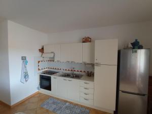 Cuisine ou kitchenette dans l'établissement Vista Tavolara - Sardegna Holiday Apartment