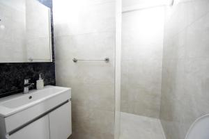 Ein Badezimmer in der Unterkunft Eroglu City Hotel