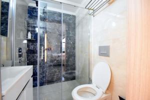 Ein Badezimmer in der Unterkunft Eroglu City Hotel
