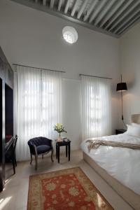 Cama ou camas em um quarto em The Efendi Hotel Akko