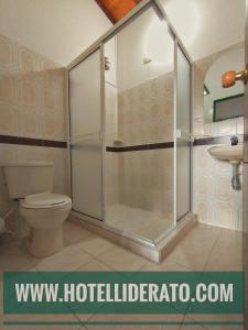 Koupelna v ubytování Hotel PARAMO LIDERATO
