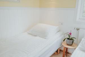 Giường trong phòng chung tại Brúnastaðir Holiday Home