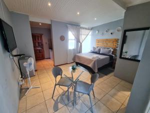 Μια τηλεόραση ή/και κέντρο ψυχαγωγίας στο Mia Hills guest house