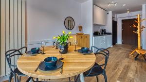 Kuchyňa alebo kuchynka v ubytovaní Apartament Triventi 98 z Widokiem- 5D Apartamenty