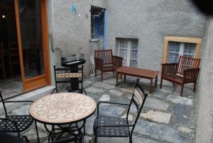 a group of chairs and tables on a patio at La Petite Maison des Montagnes in Luz-Saint-Sauveur
