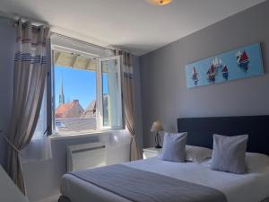 Postel nebo postele na pokoji v ubytování Hôtel de la Plage