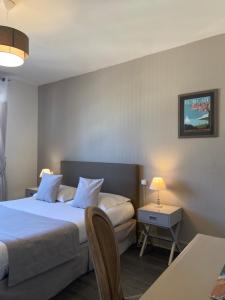 Postel nebo postele na pokoji v ubytování Hôtel de la Plage