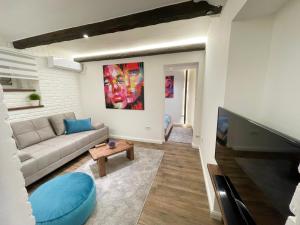 Colorway Apartment TV 또는 엔터테인먼트 센터