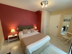 Postel nebo postele na pokoji v ubytování Hôtel de la Plage