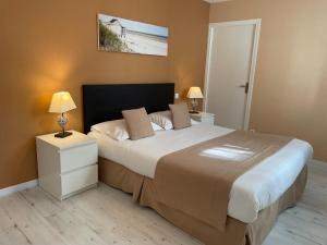 Postel nebo postele na pokoji v ubytování Hôtel de la Plage