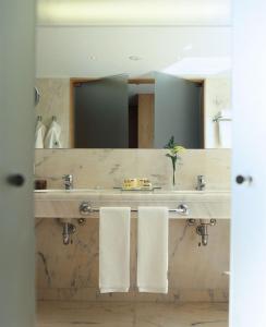 Um banheiro em Quinta da Casa Branca - Small Luxury Hotels of the World
