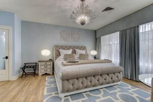 a bedroom with a large bed and a chandelier at Lookout Point Lakeside Inn in Hot Springs