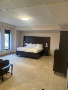 Llit o llits en una habitació de Mizirawi Historic Hotel
