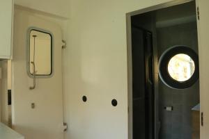 Gallery image of Studio très cosy - indépendant dans une péniche - Paris 16 in Puteaux