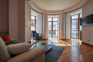 โทรทัศน์และ/หรือระบบความบันเทิงของ Apartamento BIO Exclusivo con mirador en Bilbao y aparcamiento público gratuito