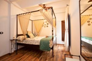 A bed or beds in a room at Casa Rural de Benitandús