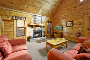 Posezení v ubytování Beautiful 2 Bed Cabin with Hot Tub and Resort Pool
