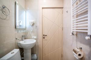 Bilik mandi di Eltisy Guest House