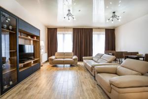 Televisyen dan/atau pusat hiburan di Eltisy Guest House