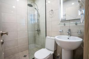 Bilik mandi di Eltisy Guest House
