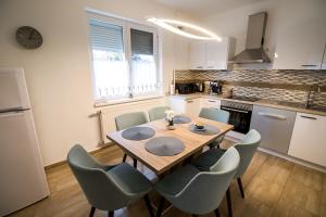 Thermal Next I Weninger Apartman Kiskunhalas 6400 Kiskunhalas, Semmelweis tér 14 (Fsz.2.) kép - 2
