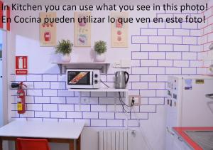 Kuchyňa alebo kuchynka v ubytovaní ArArAt Hostel