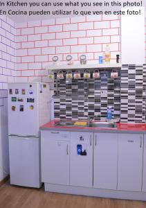 Kuchyňa alebo kuchynka v ubytovaní ArArAt Hostel