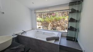 Koupelna v ubytování Casa Villamaravilla II, Isla de El Hierro + 35 fotografií