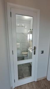 Ein Badezimmer in der Unterkunft La Casita del Arco Ático