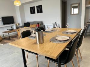 Photo de la galerie de l'établissement Zonapartments B sea view- city center, à La Canée