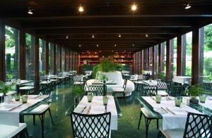 Um restaurante ou outro lugar para comer em Quinta da Casa Branca - Small Luxury Hotels of the World