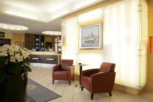 a waiting room with two chairs and a table at Hotel Flandrischer Hof in Cologne