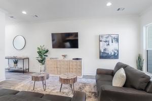 a living room with a couch and two tables at ALL NEW - Designer Luxury 3BR Townhouse - Near LSU in Baton Rouge