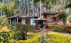 a small house in the middle of a forest at Gimanhala Diyathalawa in Diyatalawa
