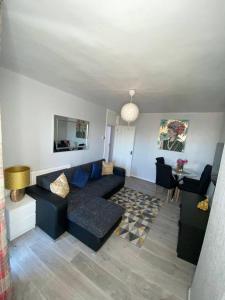 Foto dalla galleria di Bright, Spacious, modern Interior Decor 2 bedrooms Apartment with amazing views a Londra