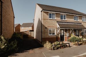 Gallery image of Coyle House, 3 bed, super kings or twins, driveway, free wi-fi, pets, corporates welcome in Corby