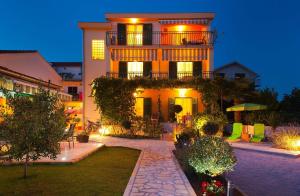 Zahrada ubytování Apartments Sara
