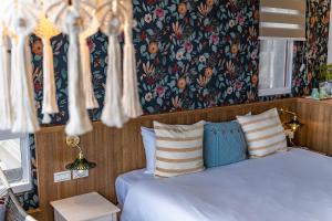 Postel nebo postele na pokoji v ubytování 茉白電梯民宿Bed and Breakfast Elevator 花蓮夜市電梯包棟