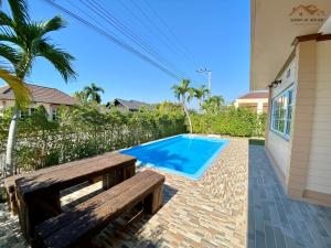 Poolen vid eller i närheten av Sand-D House Pool villa B30 at Rock Garden Beach Resort Rayong