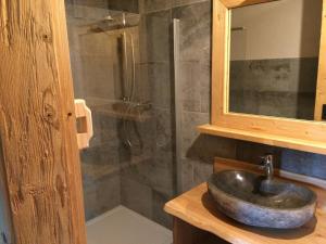 Koupelna v ubytování Ferienhütten Lechtal Chalets + 26 fotografií