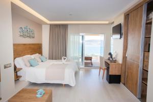 Posteľ alebo postele v izbe v ubytovaní Hotel Boutique O Náutico Laxe